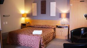 Premium bedding, desk, iron/ironing board, free cots/infant beds