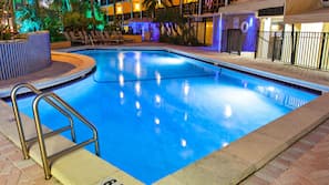 2 outdoor pools