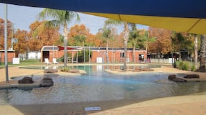 2 outdoor pools, pool loungers
