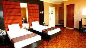 Premium bedding, pillowtop beds, in-room safe, individually decorated