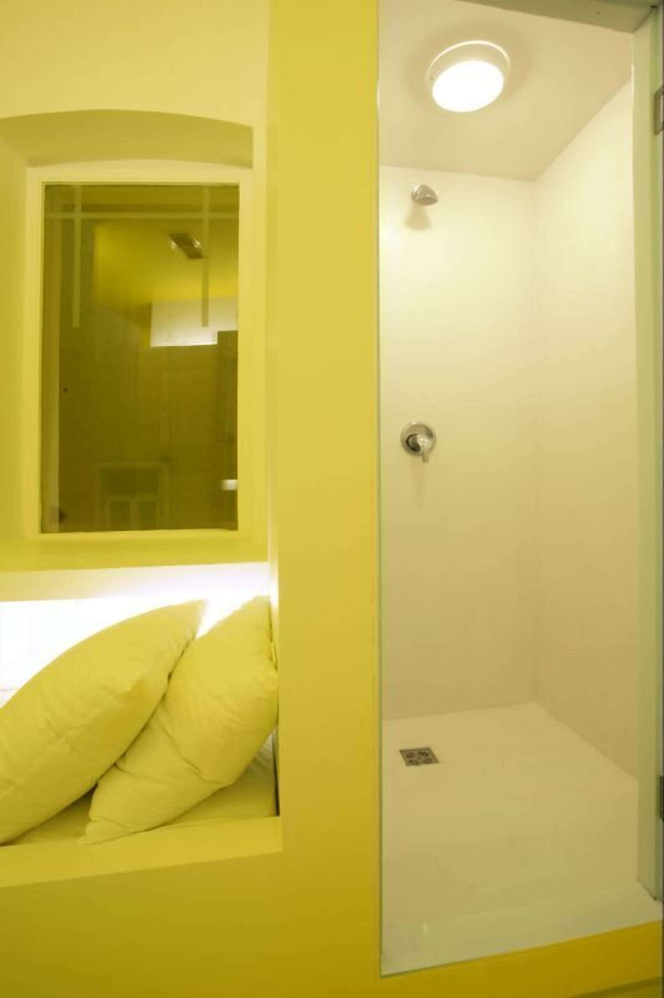 Hostel goli bosi split contact