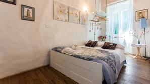 1 bedroom, individually furnished, desk, free WiFi