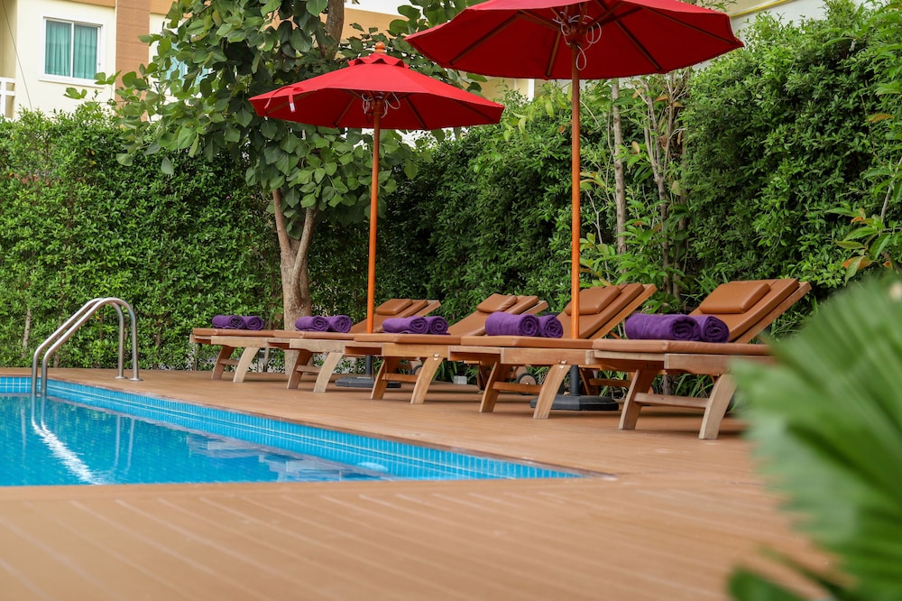 Outdoor pool, Golden Sea Pattaya Hotel