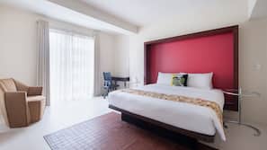 Minibar, in-room safe, individually decorated, individually furnished