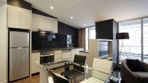 Fridge, coffee/tea maker