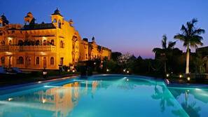 Outdoor pool, pool umbrellas, sun loungers