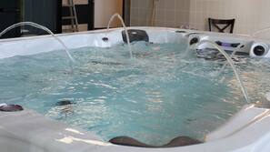 Bain à remous intérieur
