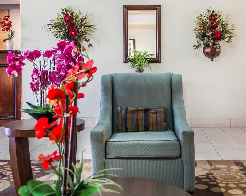 Comfort Inn Suites Perry I 35 In Enid Hotel Rates Reviews On