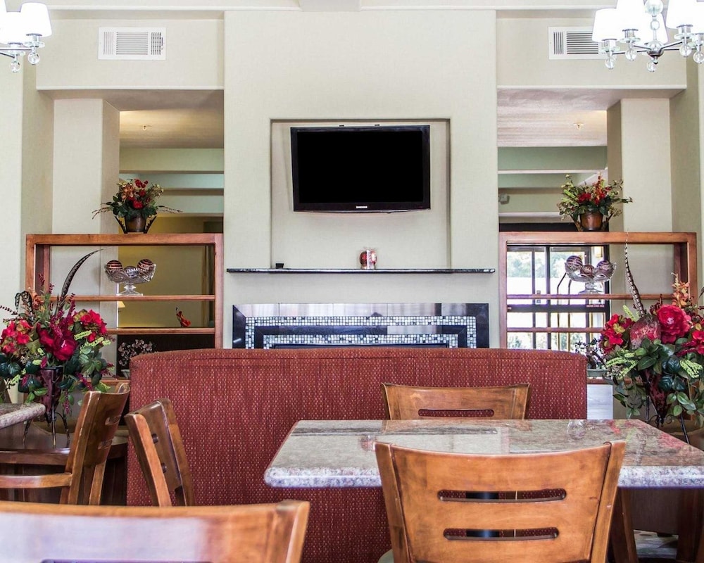 Comfort Inn Suites Perry I 35 In Perry Cheap Hotel Deals