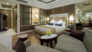 Minibar, in-room safe, desk, iron/ironing board