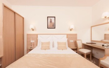 Hotel Coroana De Aur Reviews Photos Rates Ebookers Com