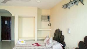 Pillowtop beds, minibar, in-room safe, desk