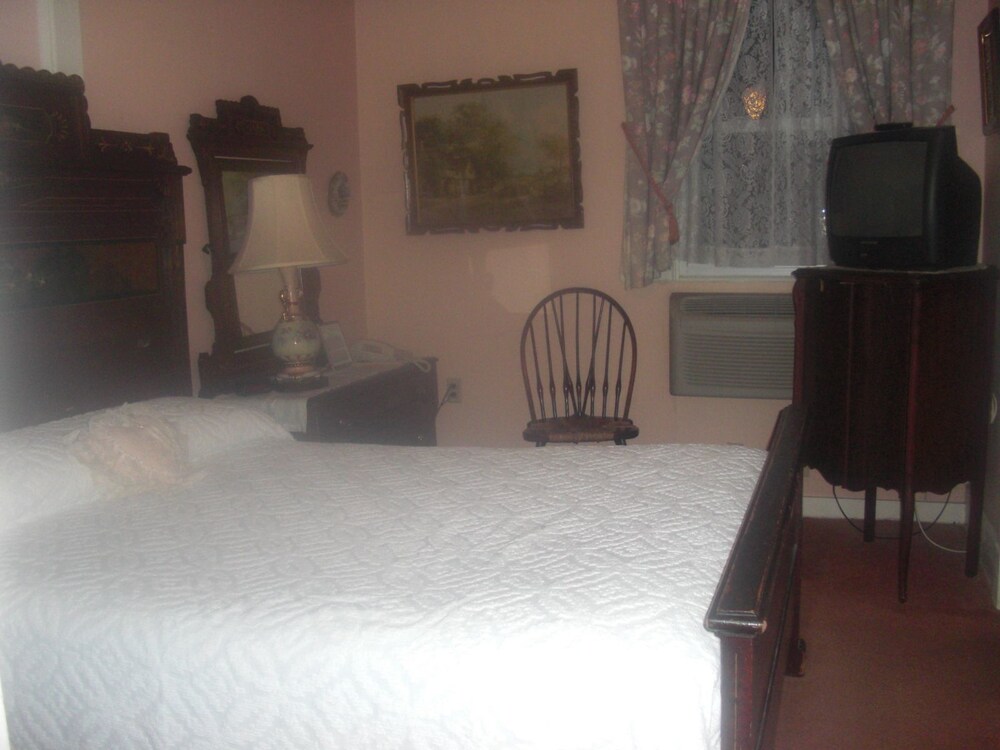 Hotel Strasburg 2018 Room Prices 79 Deals Reviews Expedia Exterior Featured Image Guestroom