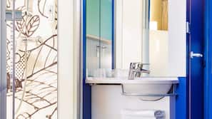 Select Comfort beds, desk, rollaway beds, free WiFi
