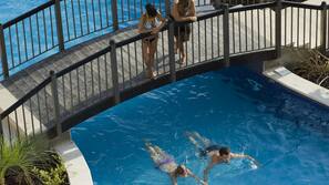 4 outdoor pools, pool umbrellas, pool loungers