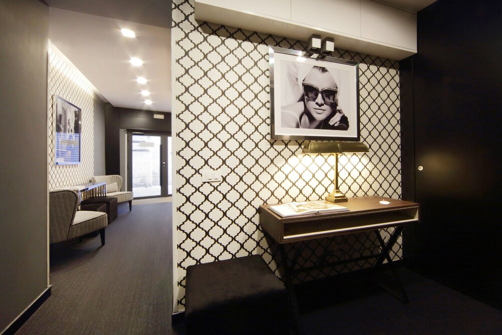 The Telegraph Suites Rome 2018 Hotel Prices Expedia Co Uk Exterior Detail Featured Image Lobby