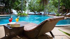 2 outdoor pools, sun loungers