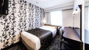 Premium bedding, down comforters, in-room safe, desk