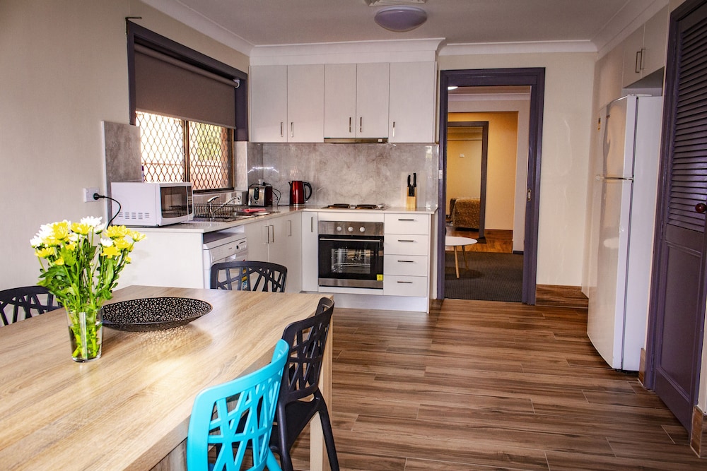 Liberty Plains Motor Inn