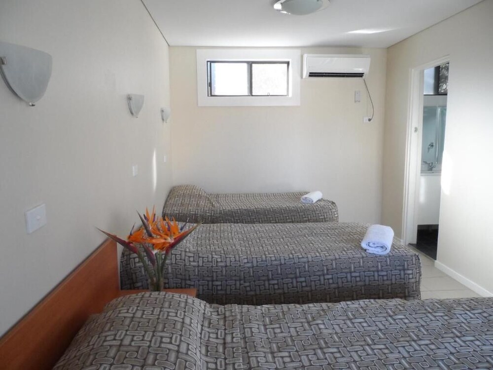 Liberty Plains Motor Inn