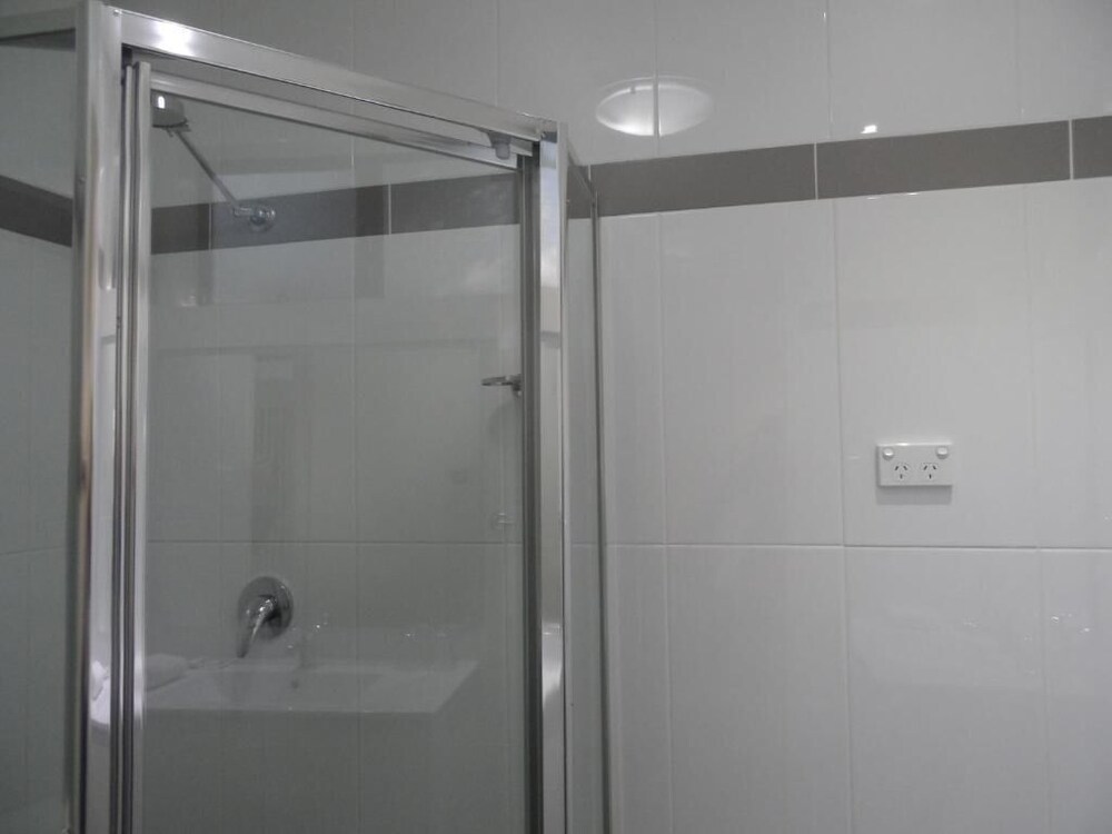 Liberty Plains Motor Inn