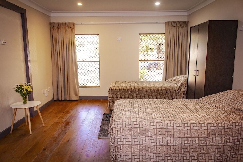 Liberty Plains Motor Inn