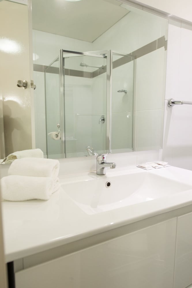 Liberty Plains Motor Inn