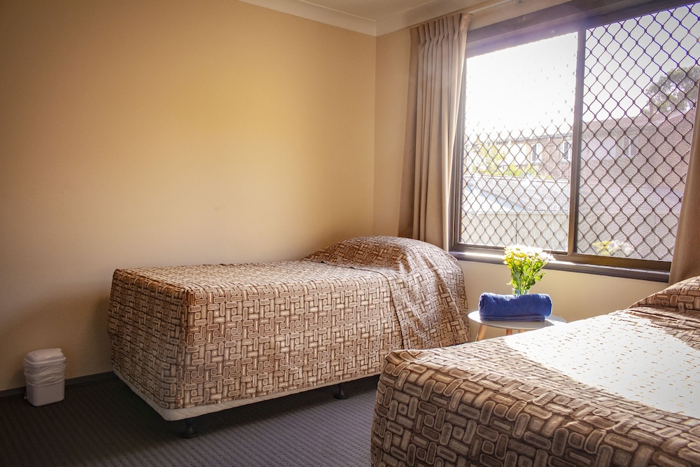 Liberty Plains Motor Inn