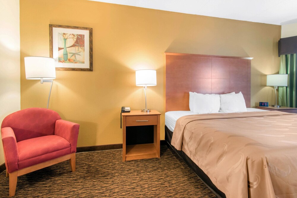 Room, Clarion Hotel & Suites University - Shippensburg