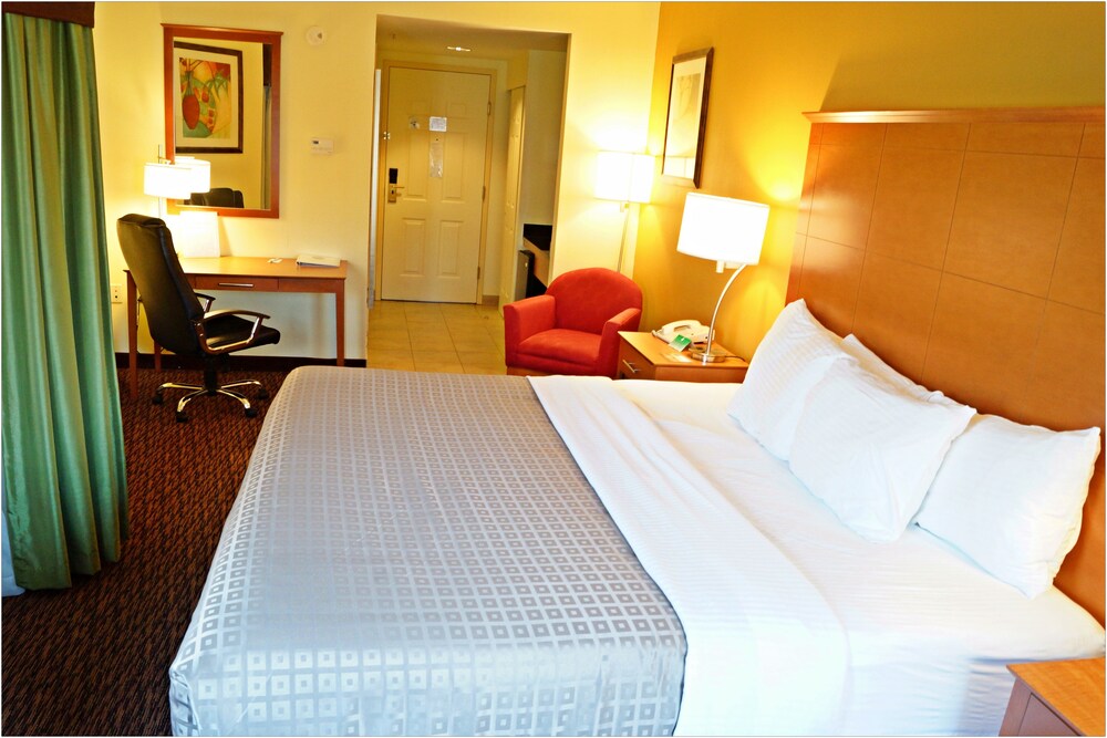 Clarion Hotel & Suites University - Shippensburg