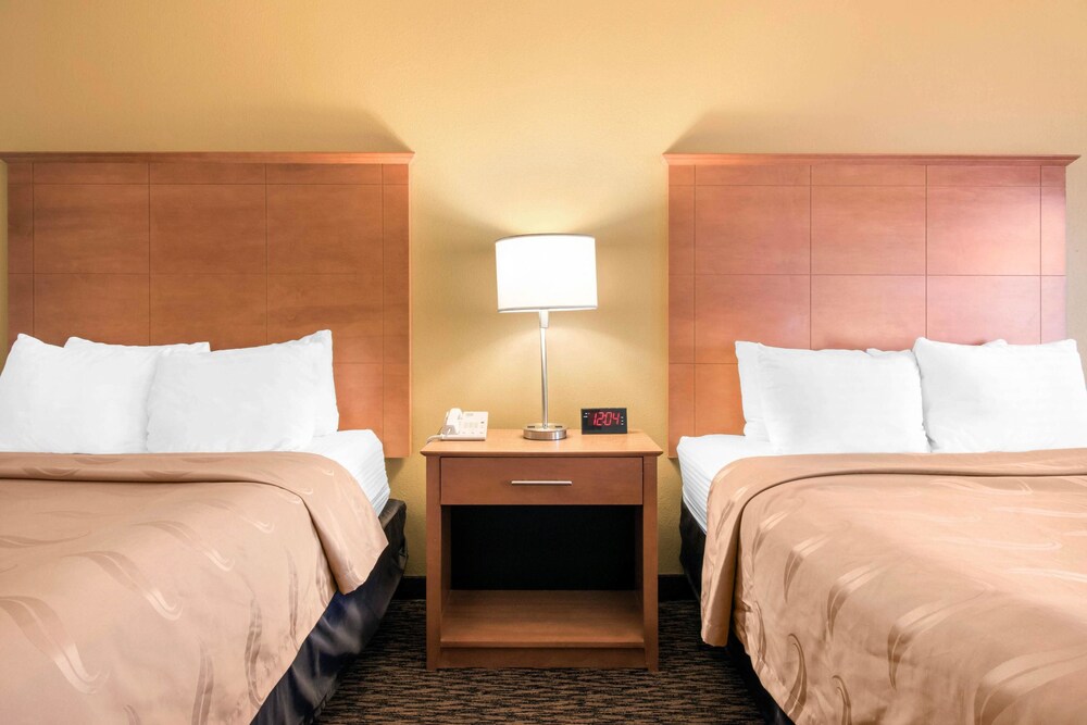 Room, Clarion Hotel & Suites University - Shippensburg