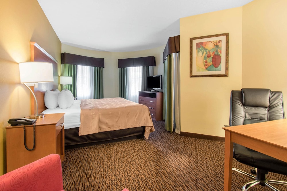 Room, Clarion Hotel & Suites University - Shippensburg