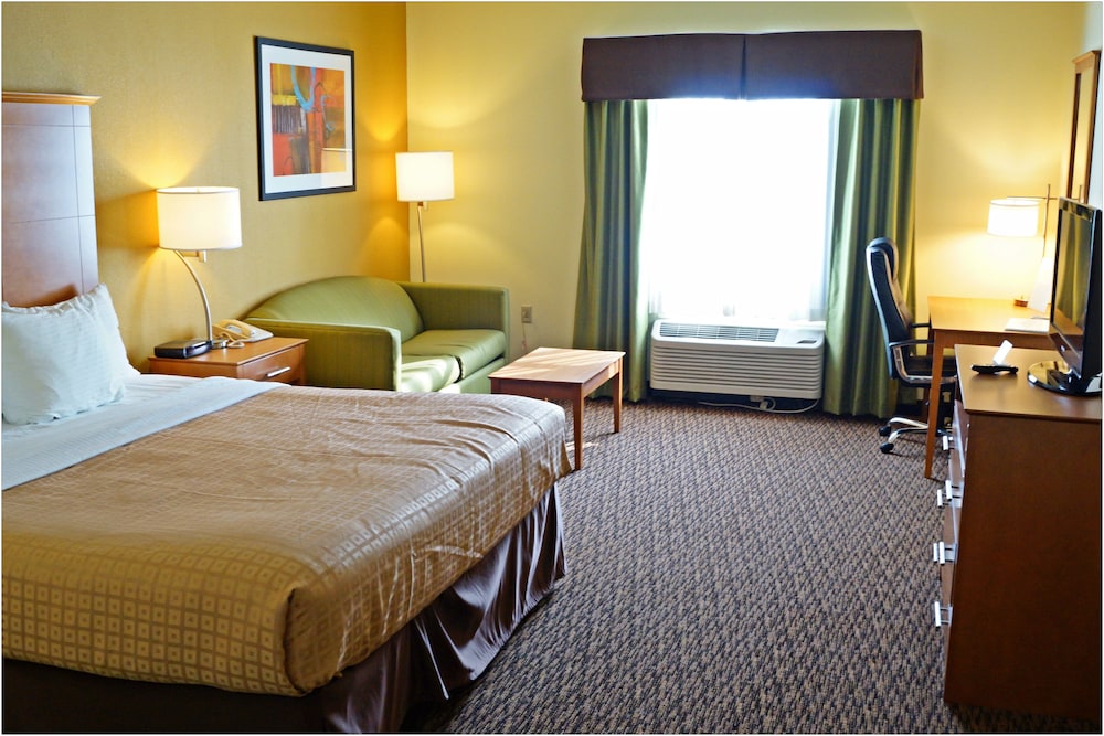 Room, Clarion Hotel & Suites University - Shippensburg