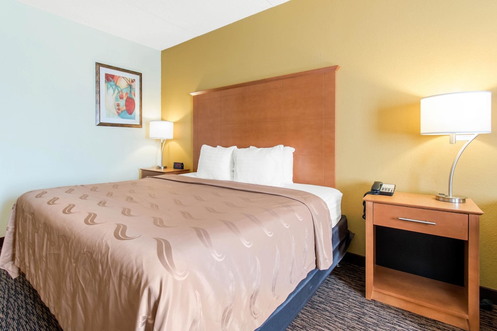 Room, Clarion Hotel & Suites University - Shippensburg