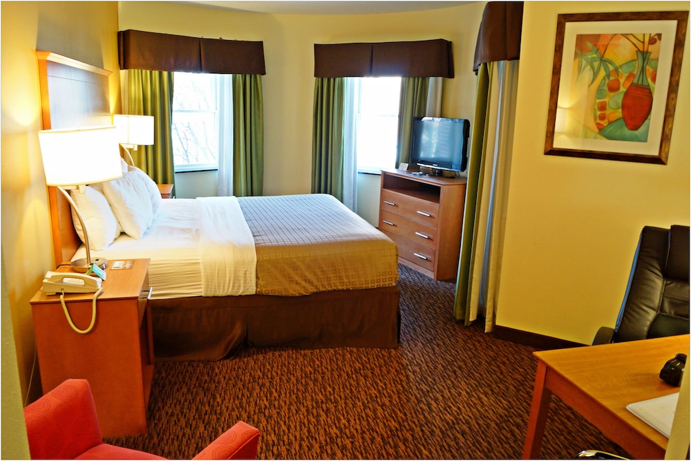 Room, Clarion Hotel & Suites University - Shippensburg