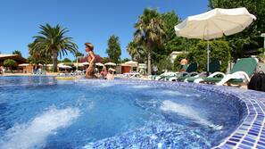 2 piscine all'aperto