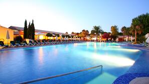 2 piscine all'aperto