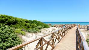 Una spiaggia nelle vicinanze