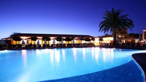 2 piscine all'aperto