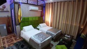 Down duvet, blackout curtains, free WiFi, linens