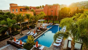 3 piscinas al aire libre