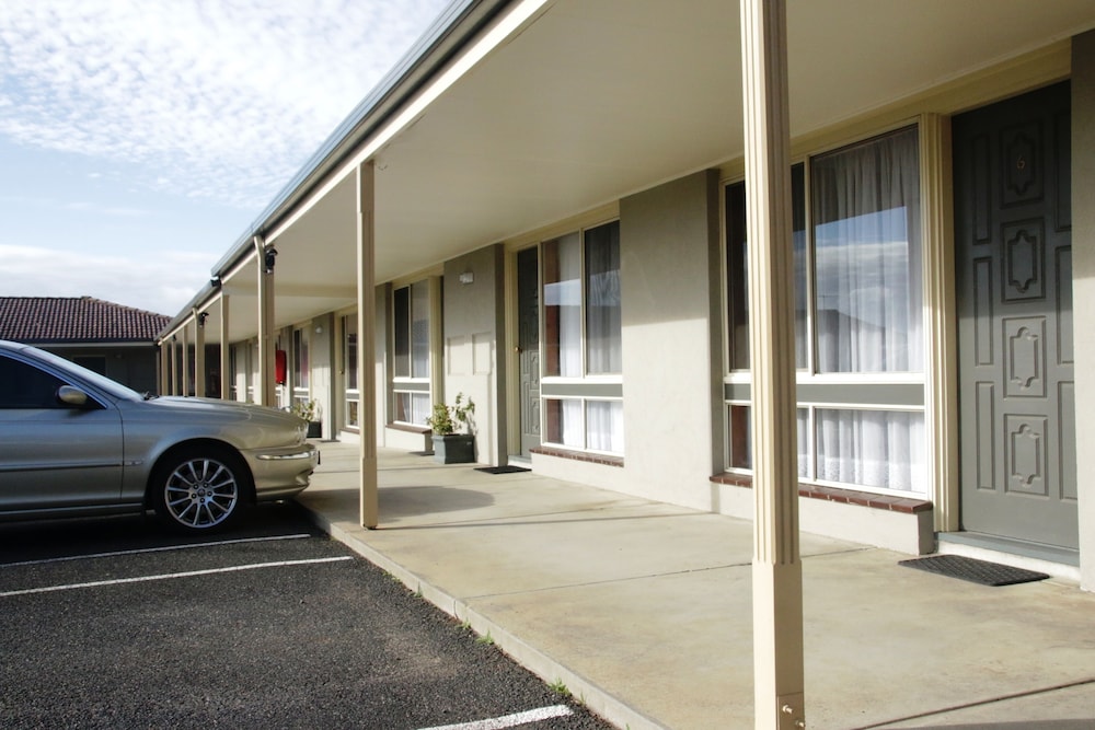 Golden Palms Motel