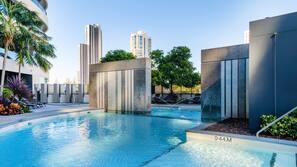 2 outdoor pools