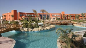 5 outdoor pools