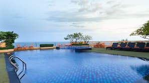 3 outdoor pools