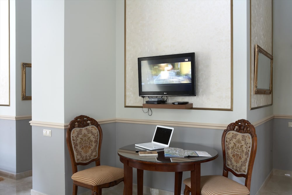 Photo - Theatre Boutique Apartments