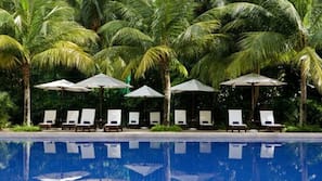 3 outdoor pools