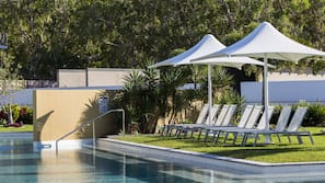 2 outdoor pools
