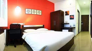 Minibar, in-room safe, desk, iron/ironing board