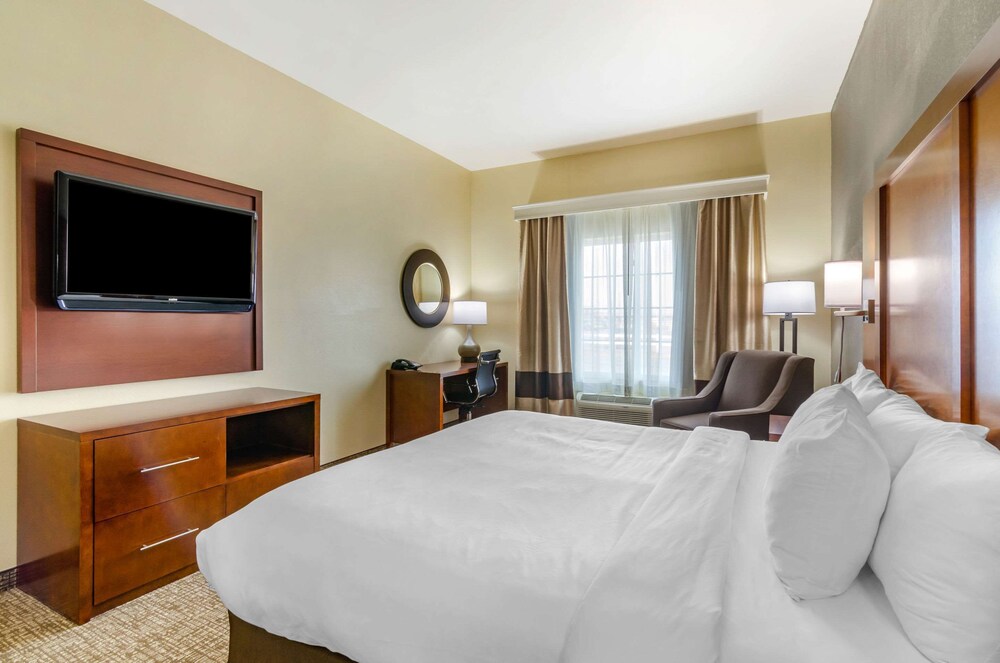 Comfort Inn & Suites near Bethel College in Wichita Best Rates